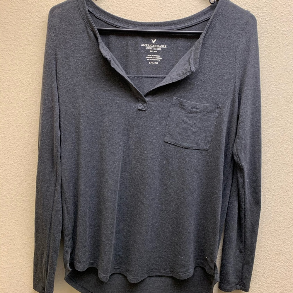 Long sleeve with a front pocket